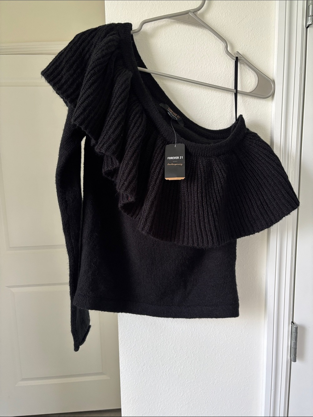 Forever 21 Black One-Shoulder Ruffle Knit Sweater